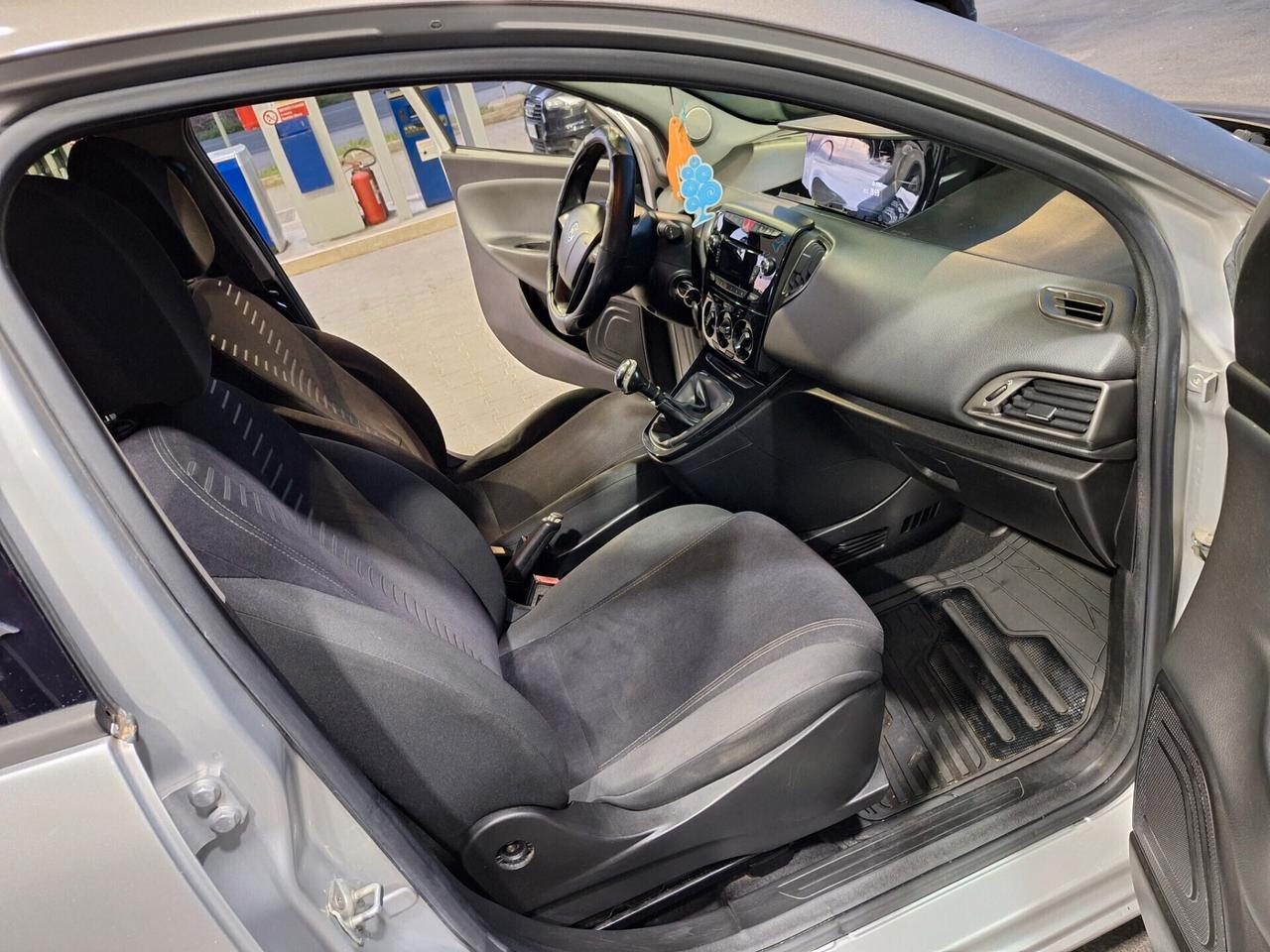 Lancia Ypsilon 1.3 MJT 16V 95 CV 5 porte S&S Platinum NEOPATENTATI CATTENA NUOVA E5B