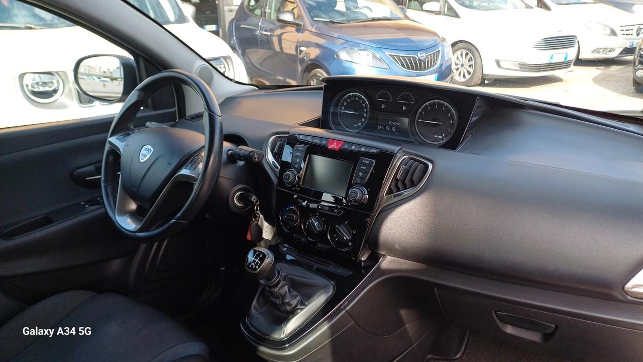 Lancia Ypsilon 1.0 FireFly 5 porte S&S Hybrid Ecochic Gold