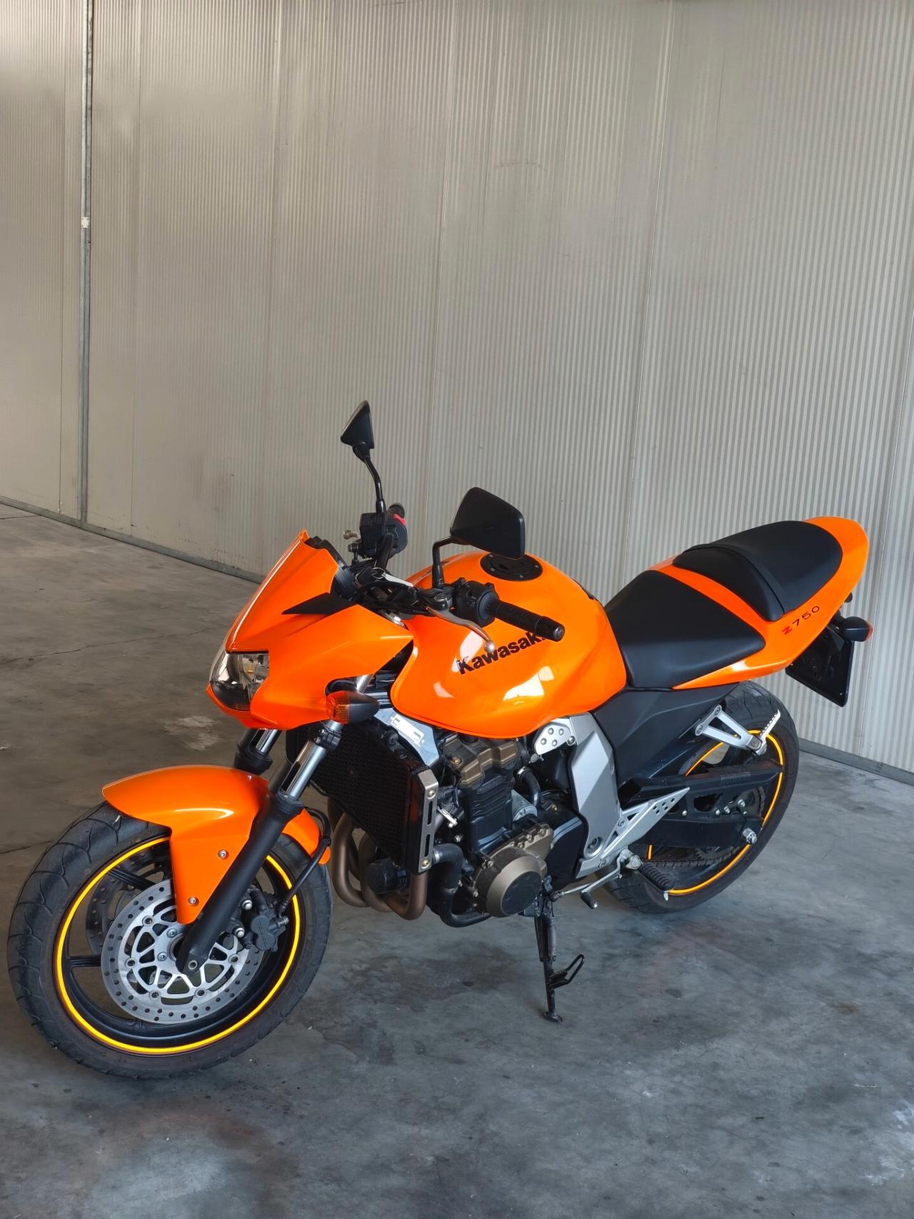 Kawasaki Z 750 con soli 5.700km