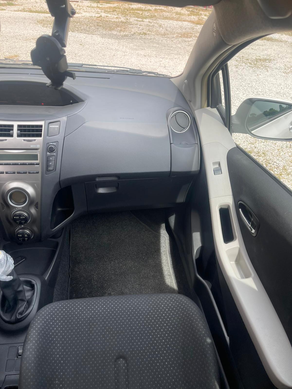 Toyota Yaris 1.0 5 porte Sol