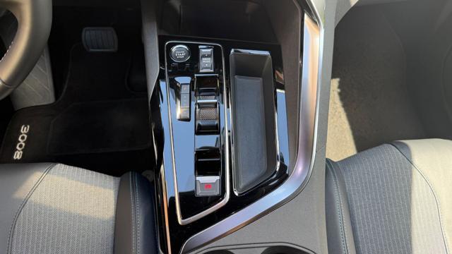 PEUGEOT 3008 HYBRID 136CV e-DCS6 ALLURE*FULL LED*CARPLAY*C.L.18