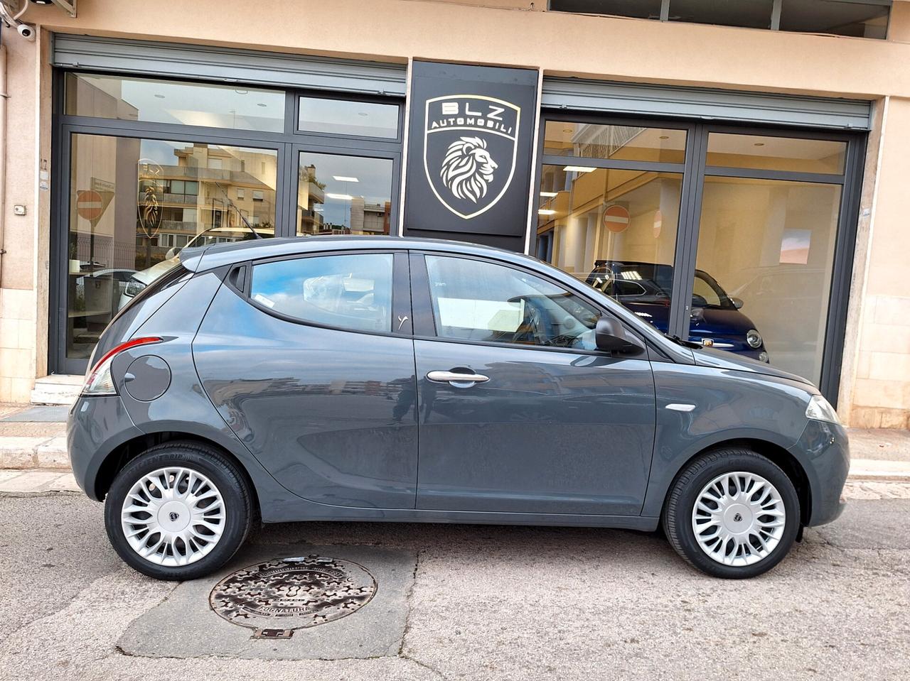 Lancia Ypsilon 1.2 69 CV 5 porte Platinum