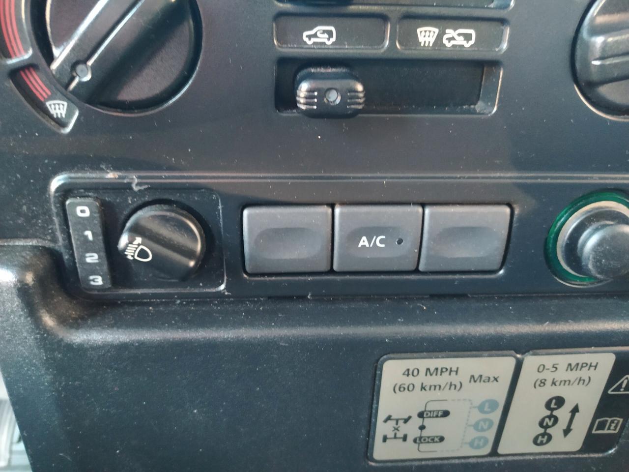 Land Rover Defender 90 2.4 TD4 SW N1 4 posti