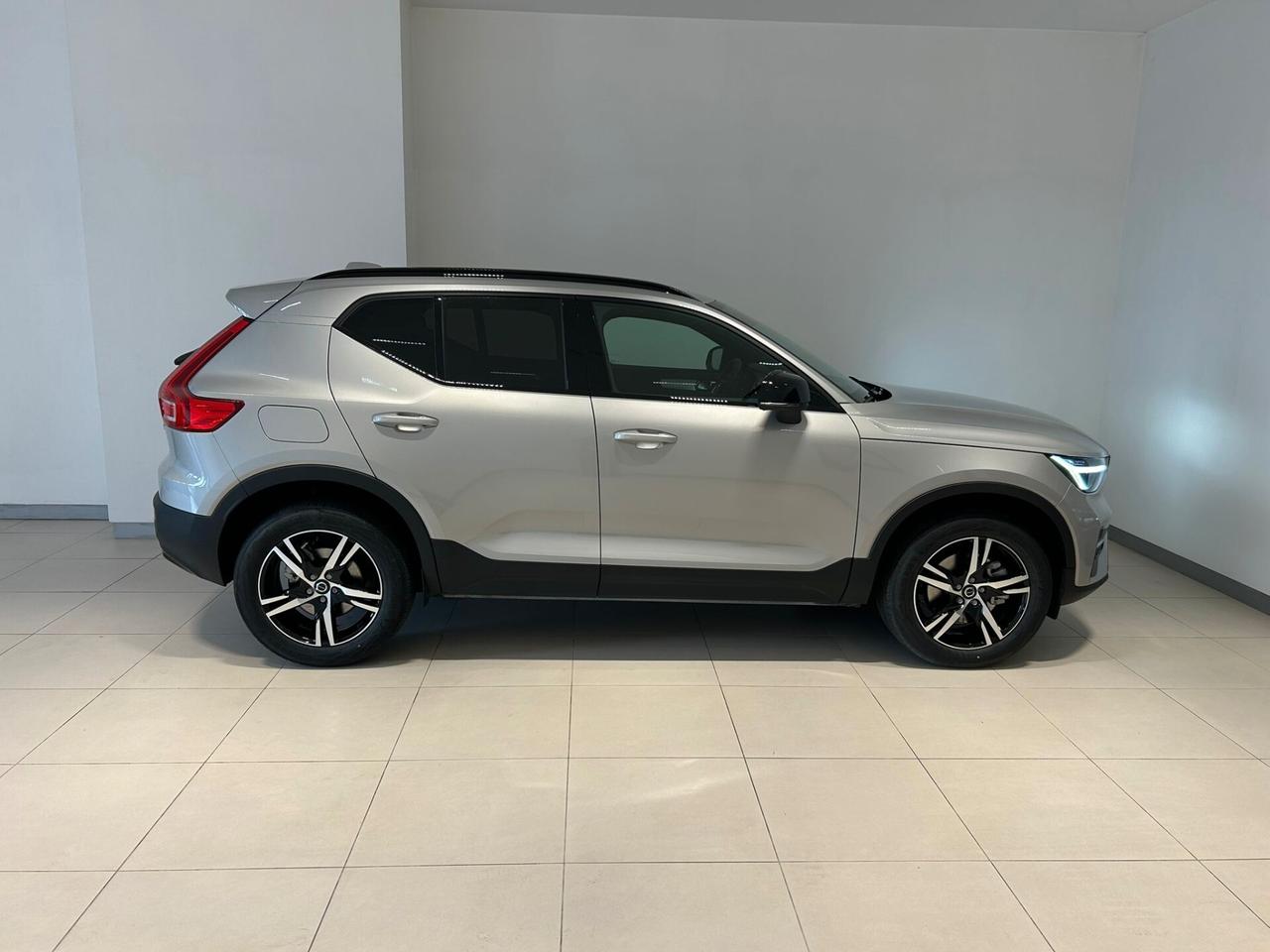 Volvo XC40 B3 automatico Plus Dark