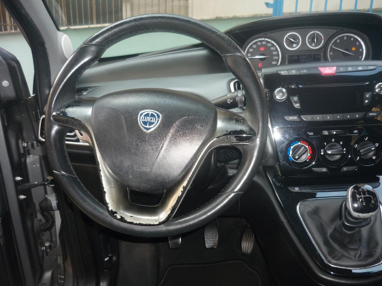 Lancia Ypsilon 1.2 69 CV 5 porte S&S Gold