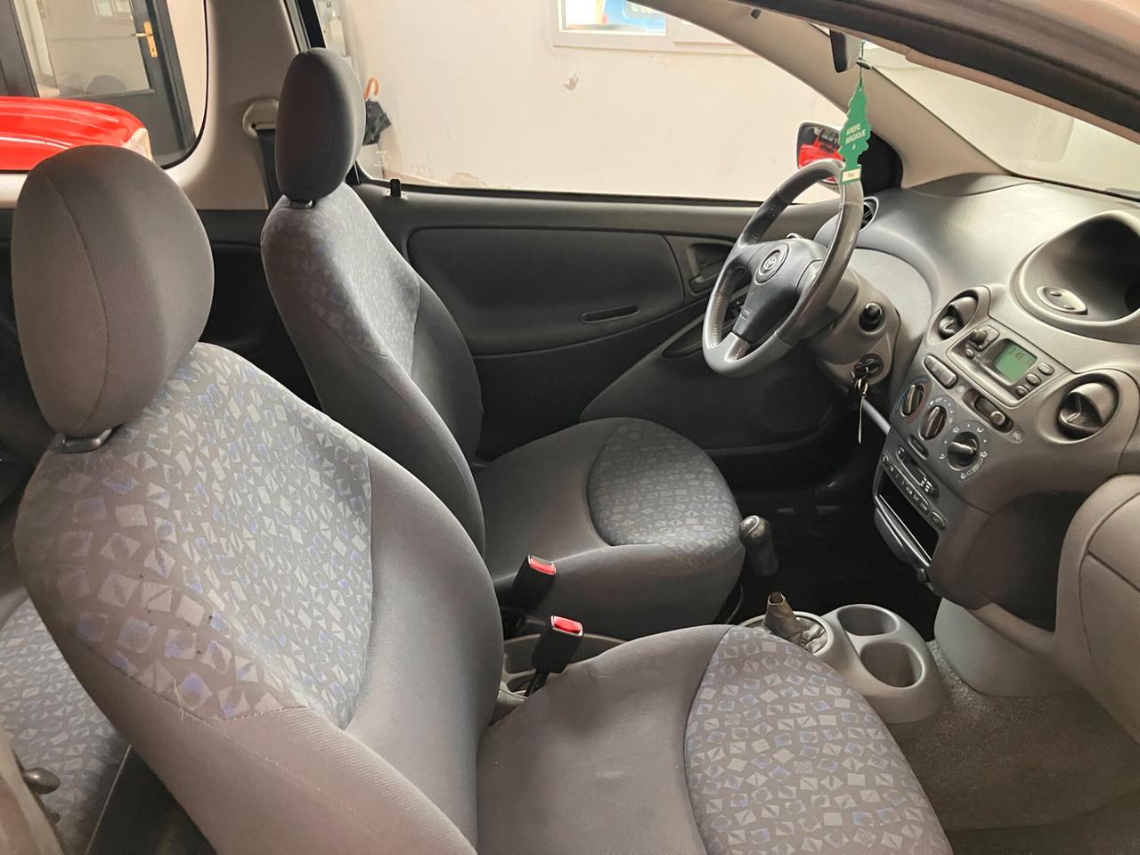 Toyota Yaris 1.3i 16V NEOPATENTATI