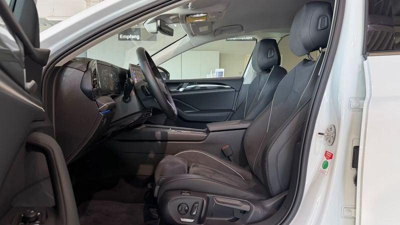 Volkswagen Passat Variant 2.0 TDI SCR EVO 110kW Business DSG Camera 360° LED 17"