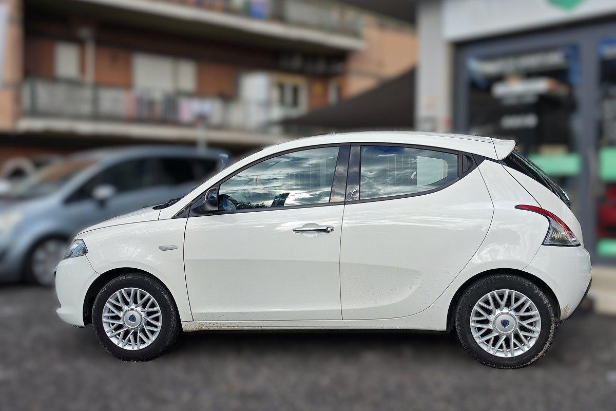 LANCIA Ypsilon 1.2 69 CV 5 porte Gold