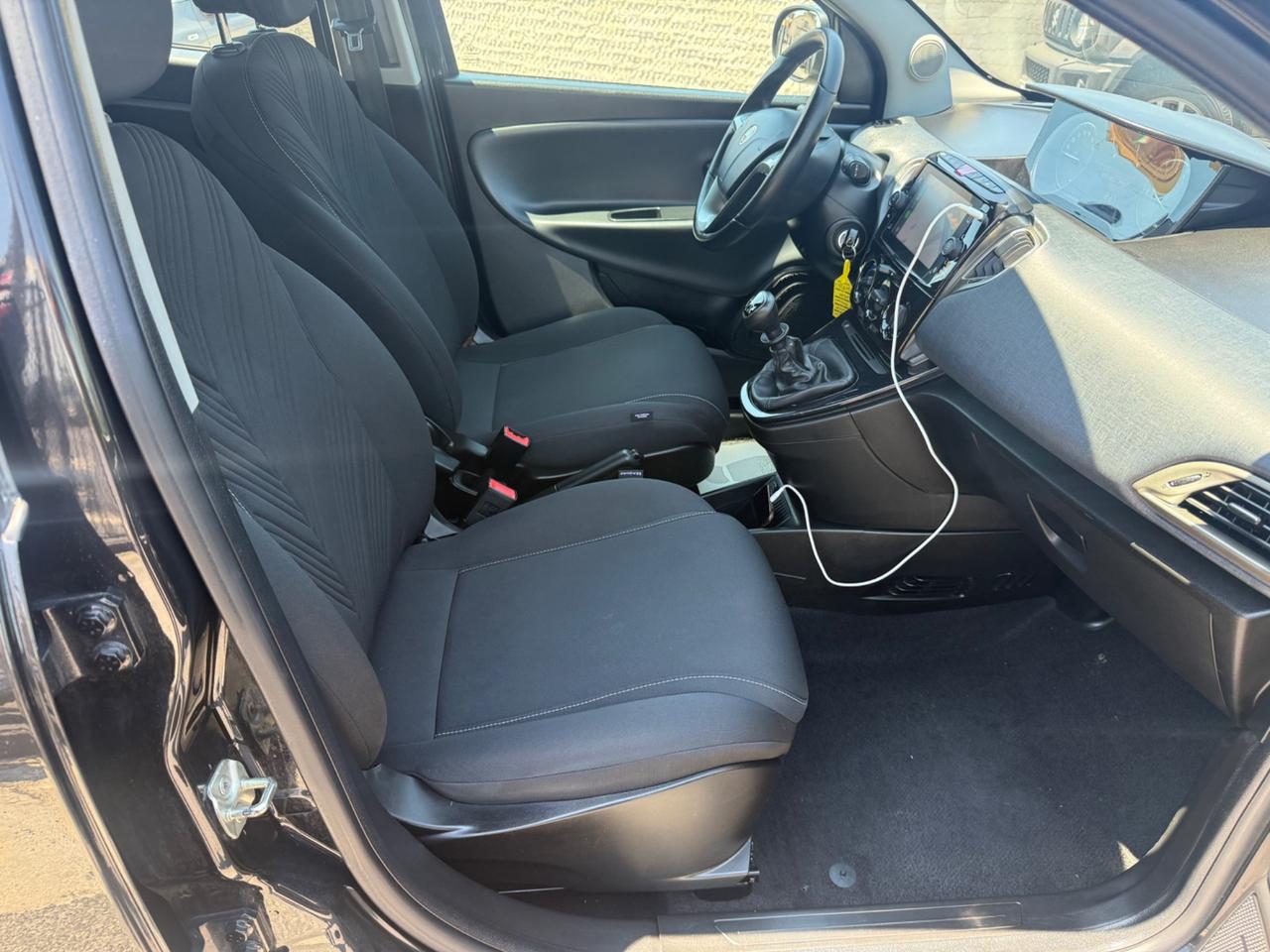 Lancia Ypsilon 1.0 FireFly 5 porte Hybrid Gold