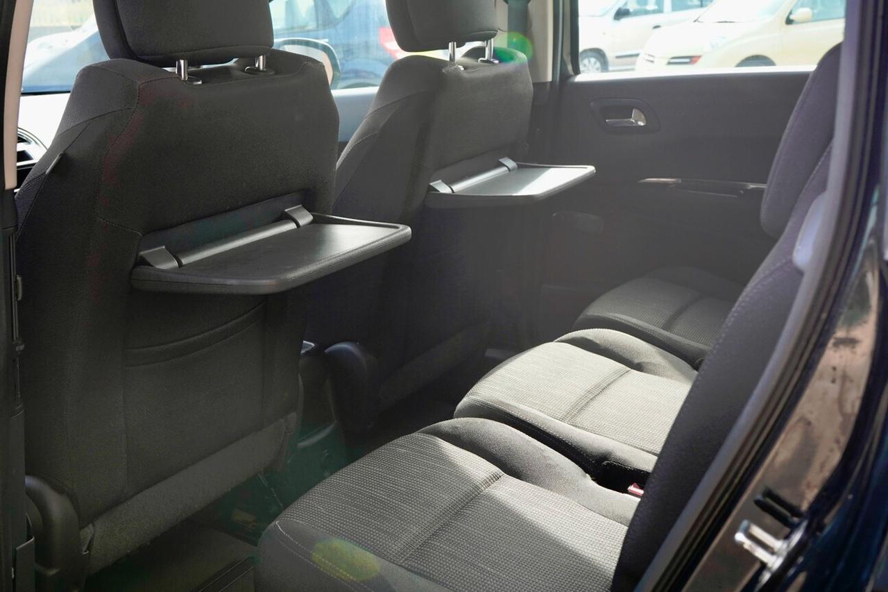 Peugeot 5008 1.6 HDi 110CV Féline