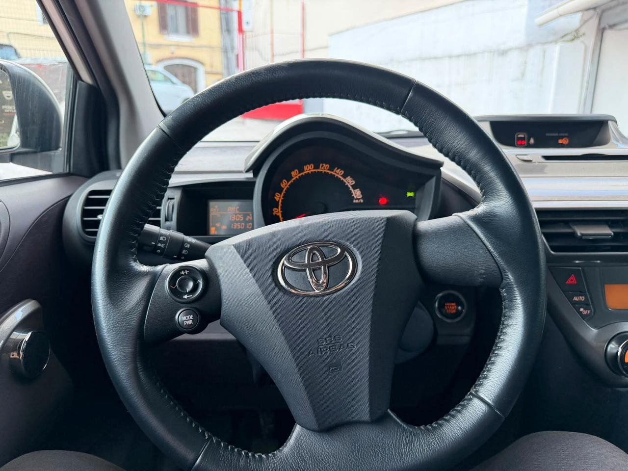 Toyota iQ 1.0 68 Cv Keyless - Cerchi in lega - Comandi