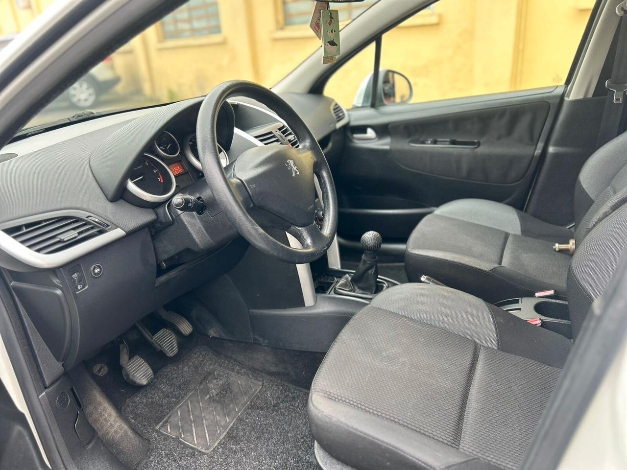 Peugeot 207 Anno 2013 1.4 BENZ/GPL 75CV