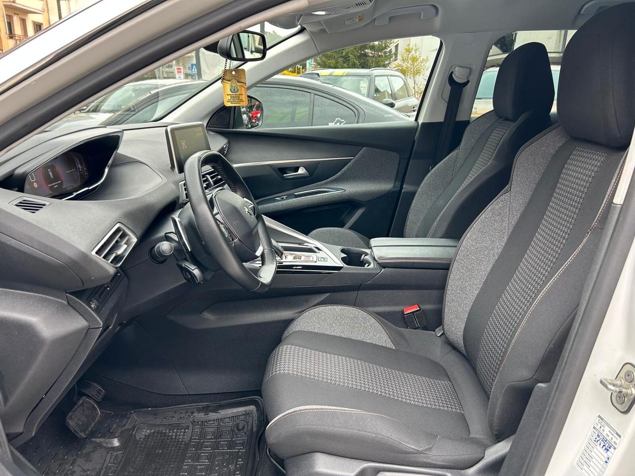 Peugeot 3008 BlueHDi 130 S&S Business