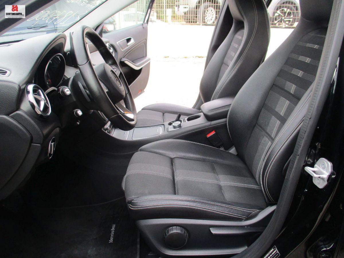 MERCEDES GLA 200 d Automatic Premium-2017