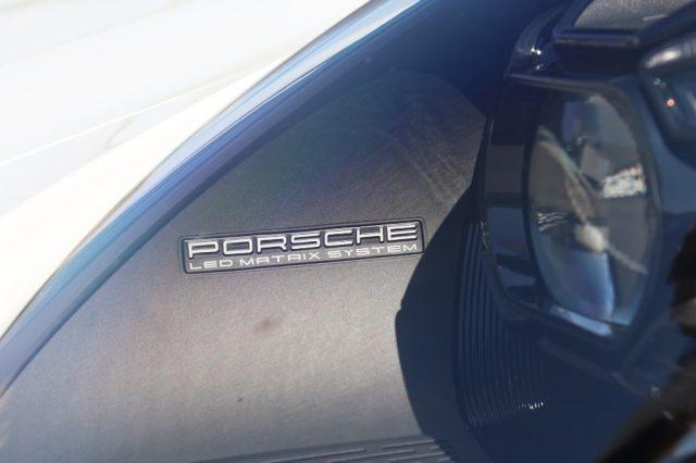 PORSCHE 911 992 Carrera 4 GTS
