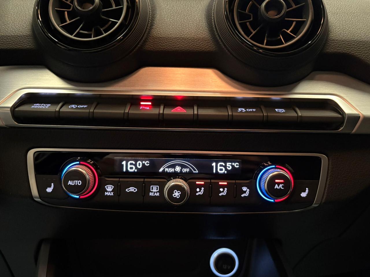 Audi Q2 1600cc TDI 116cv IDENTITY BLACK