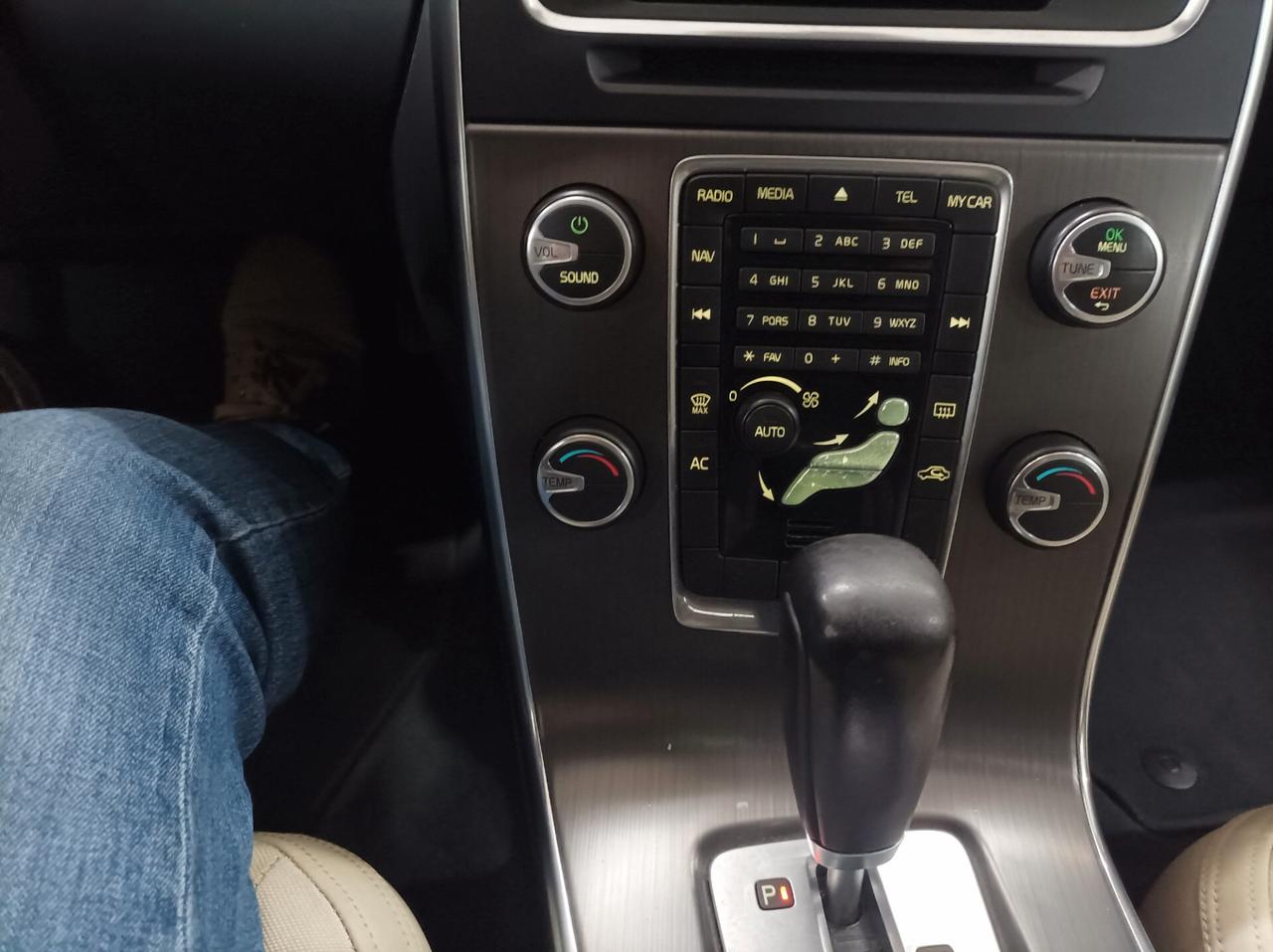 Volvo V60 D5 2.4 205 CV Geartronic Kinetic - 01/2011