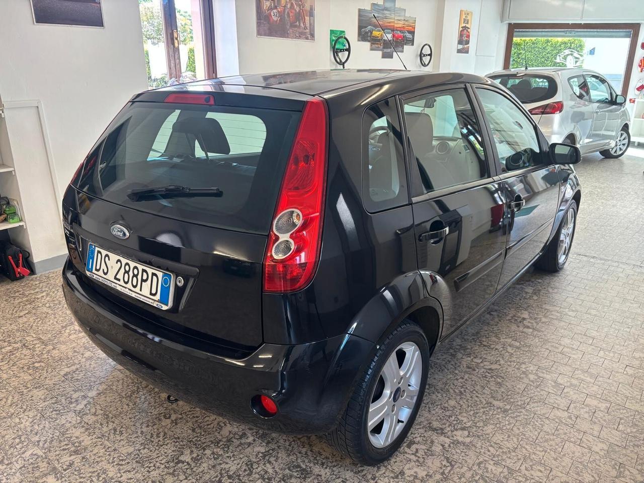 Ford Fiesta 1.2 16V 5p. Ghia