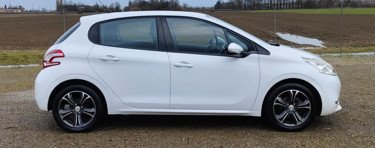 Peugeot 208 1.4 HDi 68 CV 5 porte Allure