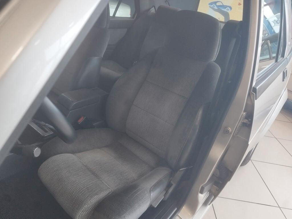 Alfa Romeo 75 3.0i V6 America