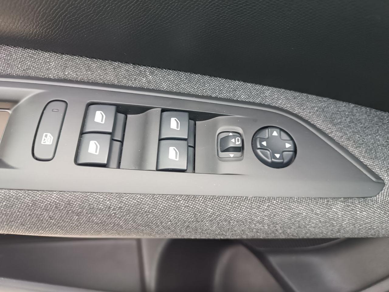 PEUGEOT 3008 BlueHDi 130 S&S EAT8 Allure