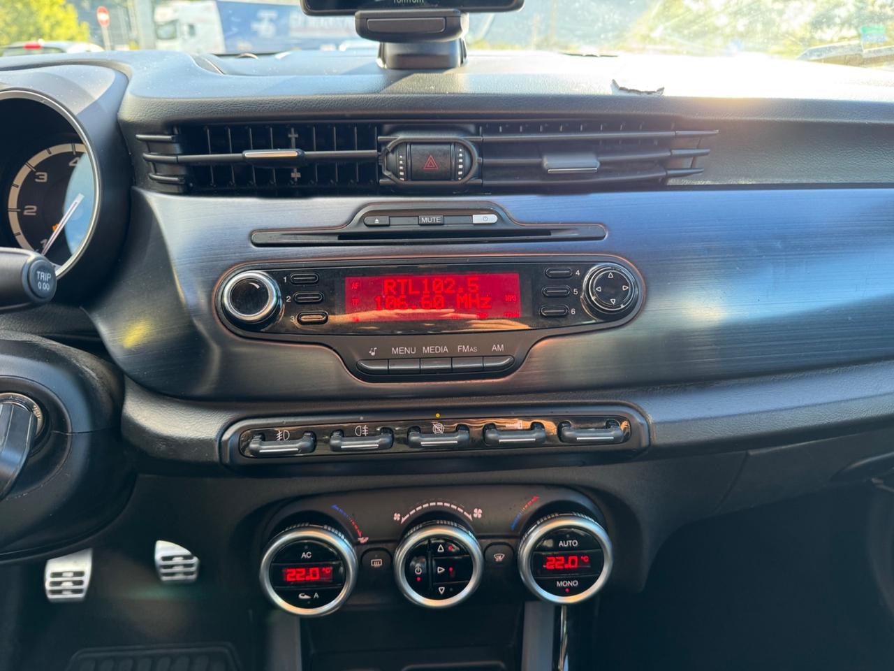Alfa Romeo Giulietta 1.6 JTDm-2 105 CV, NERO ETNA, SEDILI SPORTIVI
