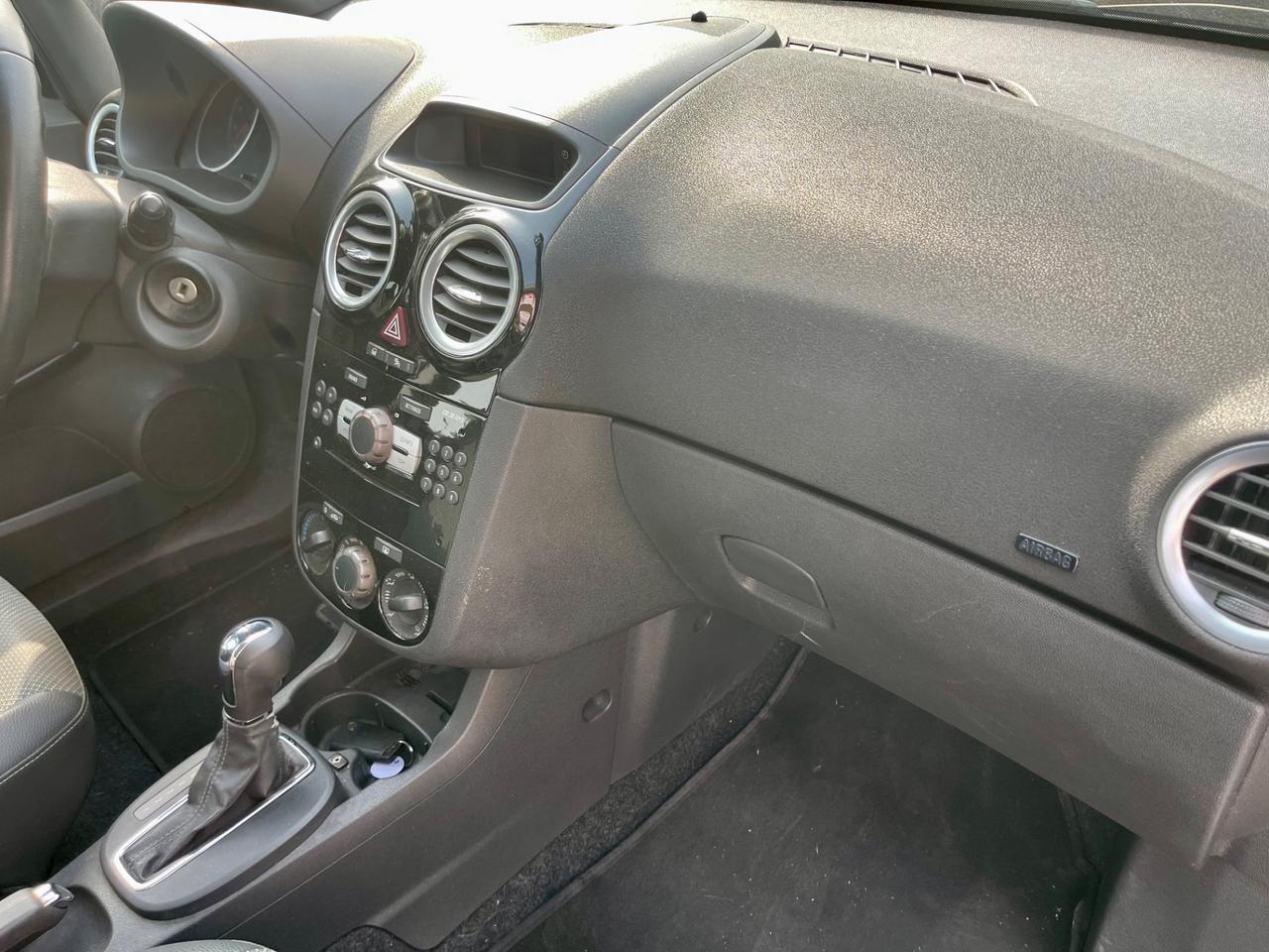 Opel Corsa 1.4 16V 5 porte Cosmo