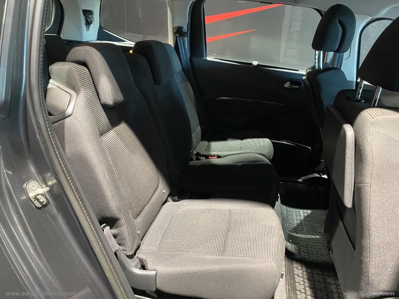 PEUGEOT 5008 1.6 HDi 115 CV Business