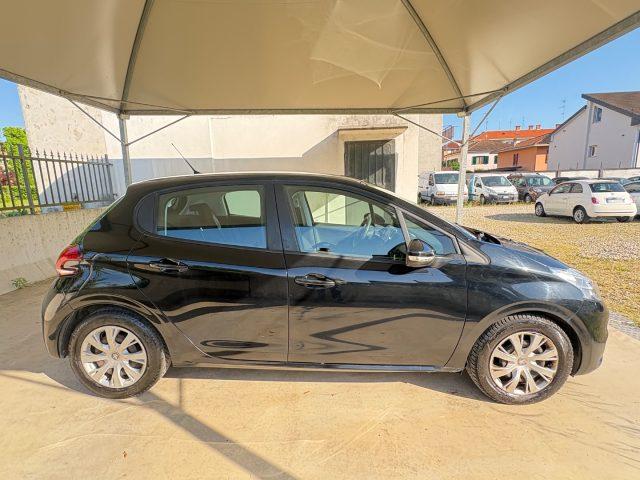 PEUGEOT 208 1.2 82cv 5 porte POCHI CHILOMETRI OK NEOPATENTATI