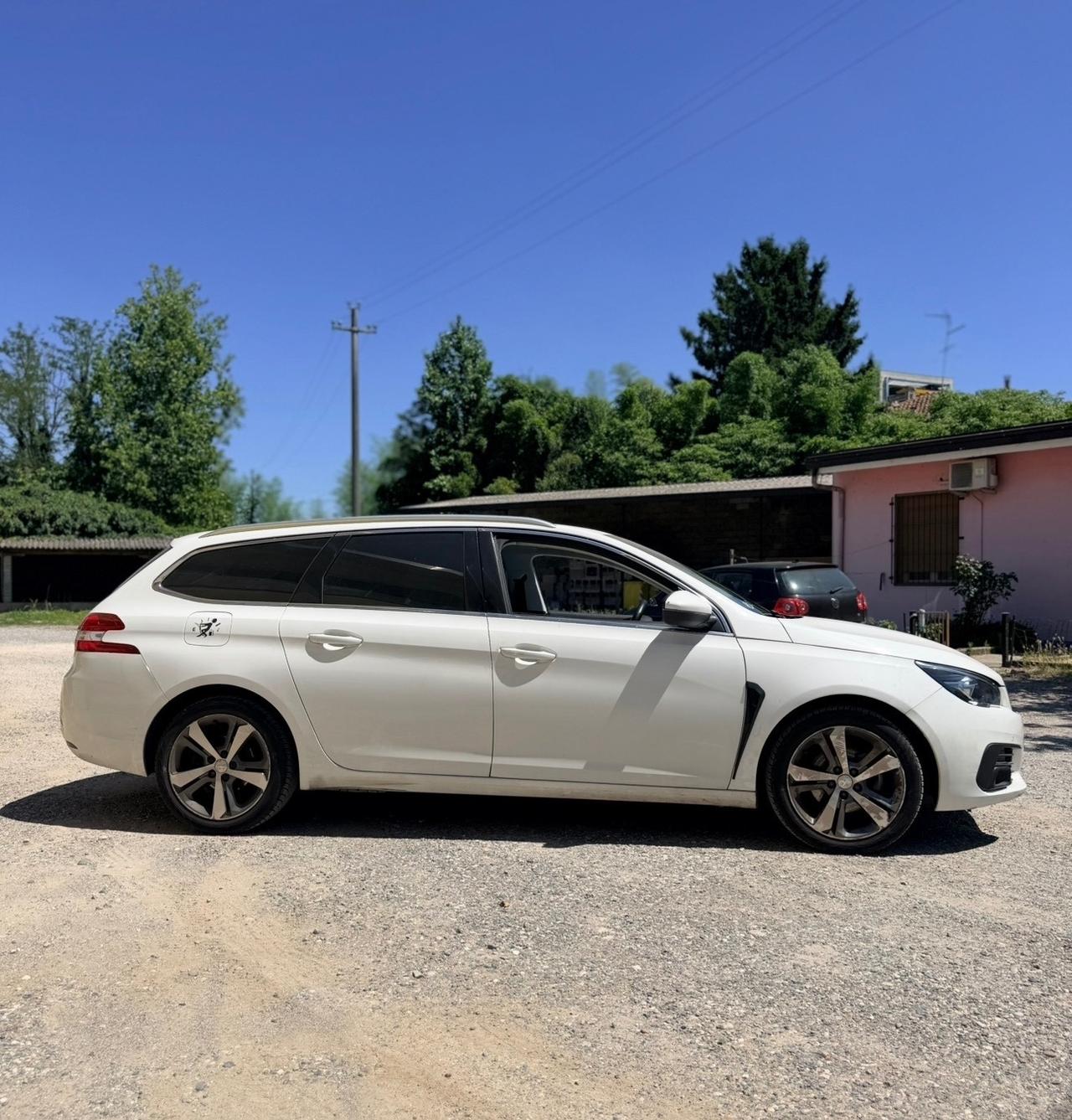 Peugeot 308 BlueHDi 130 S&S SW Allure