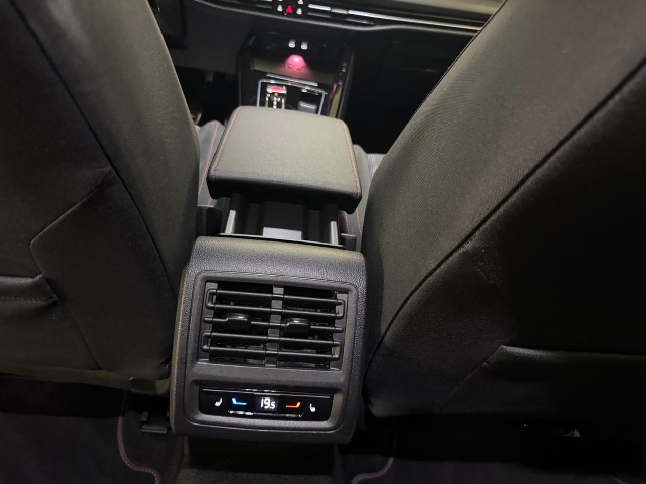 Volkswagen Golf GTI 2.0 TSI DSG PANO/DCC/MATRIX