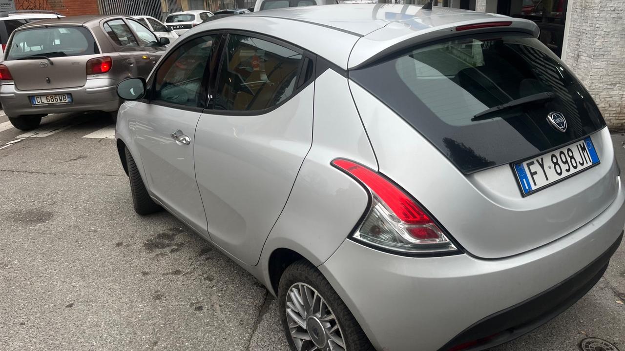 Lancia Ypsilon 1.2 69 CV 5 porte S&S Silver