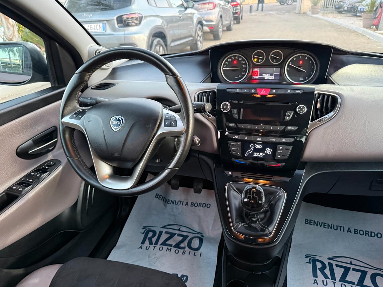 Lancia Ypsilon 1.2 69 CV ELLE limited edition pelle xenon 12/2014