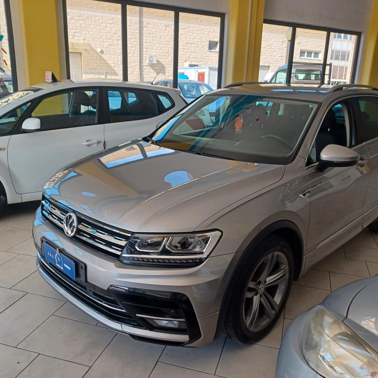 63.000 KM TAGLIANDI UFFICIALI TIGUAN R-LINE 1.6 TDI FULL OPTIONL