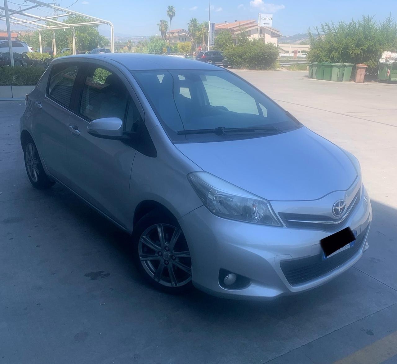 Toyota Yaris 1.3 5 porte Lounge 110000km