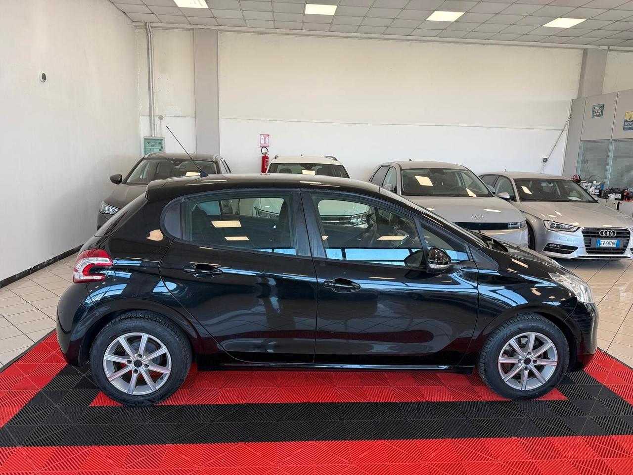 Peugeot 208 1.4 HDi 68 CV 5 porte Allure