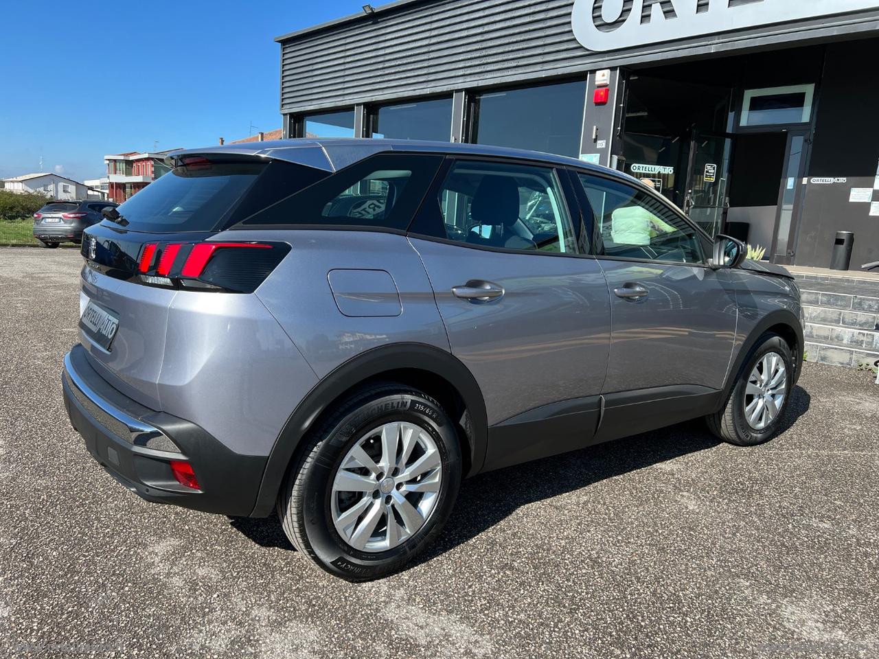 PEUGEOT 3008 BlueHDi 130 S&S EAT8 Business IVA DEDUCIBILE