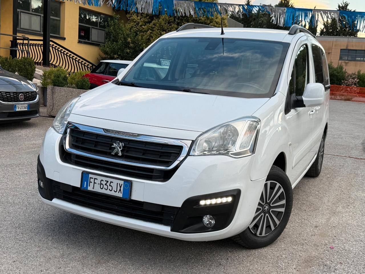 "5 POSTI" Peugeot Partner Tepee BlueHdi