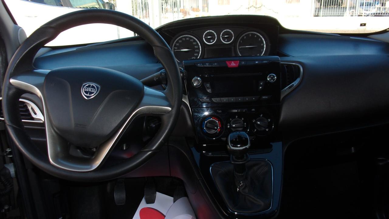 Lancia Ypsilon 1.2 69 CV 5 porte S&S Gold