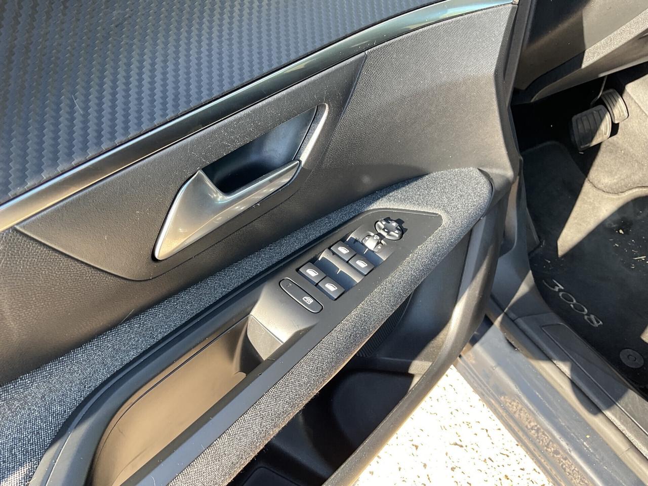 Peugeot 3008 BlueHDi 130 S&S EAT8 Business