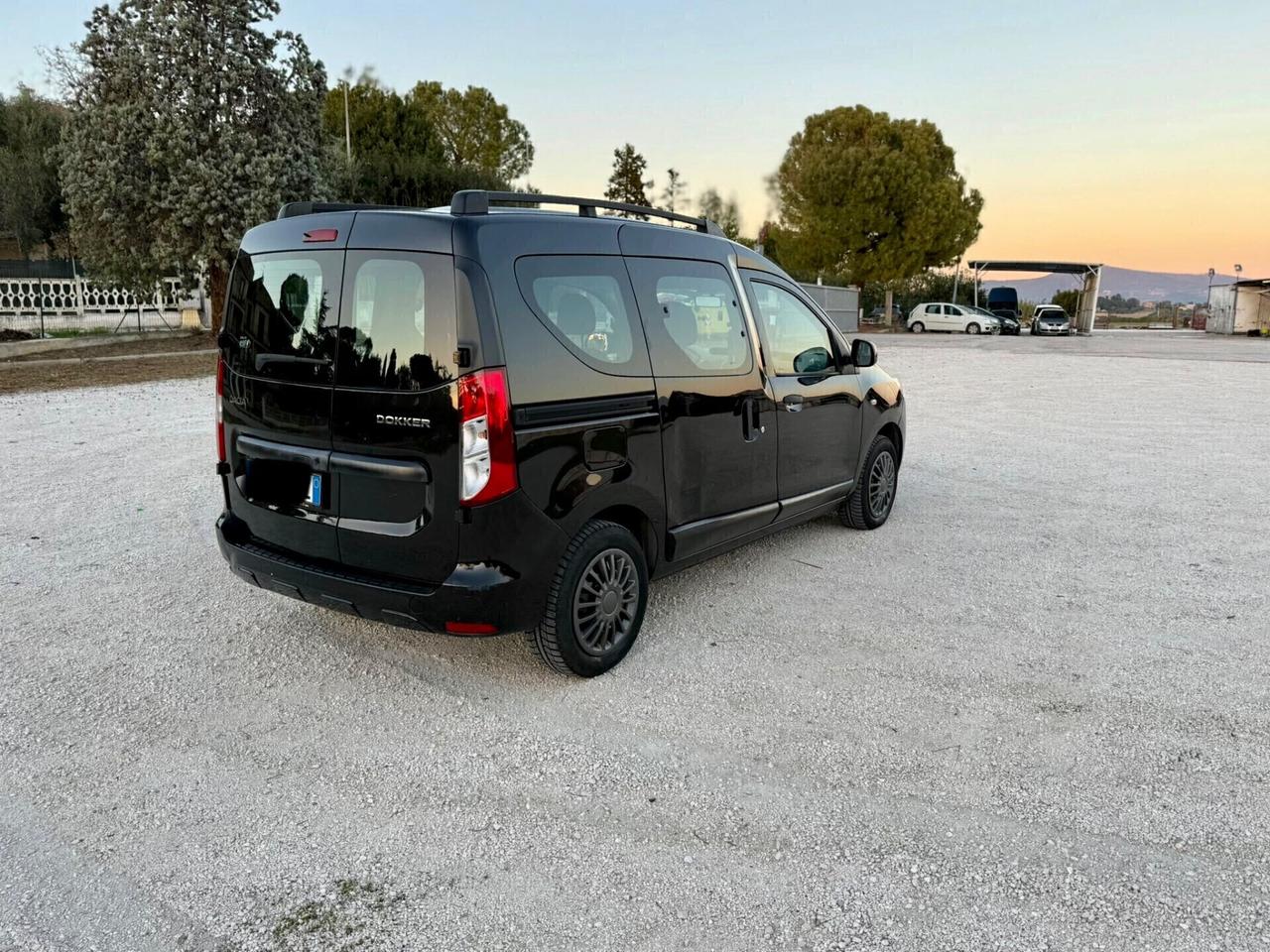 Dacia Dokker con posti 1.6 GPL neopatentati UNIPROPR