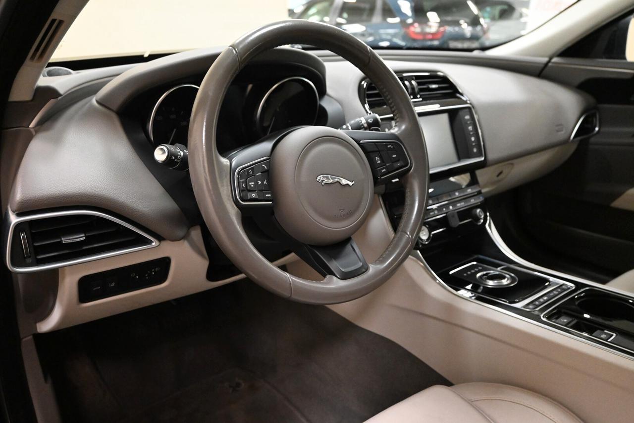 JAGUAR XE (X760) XE 2.0 D Turbo 180CV...