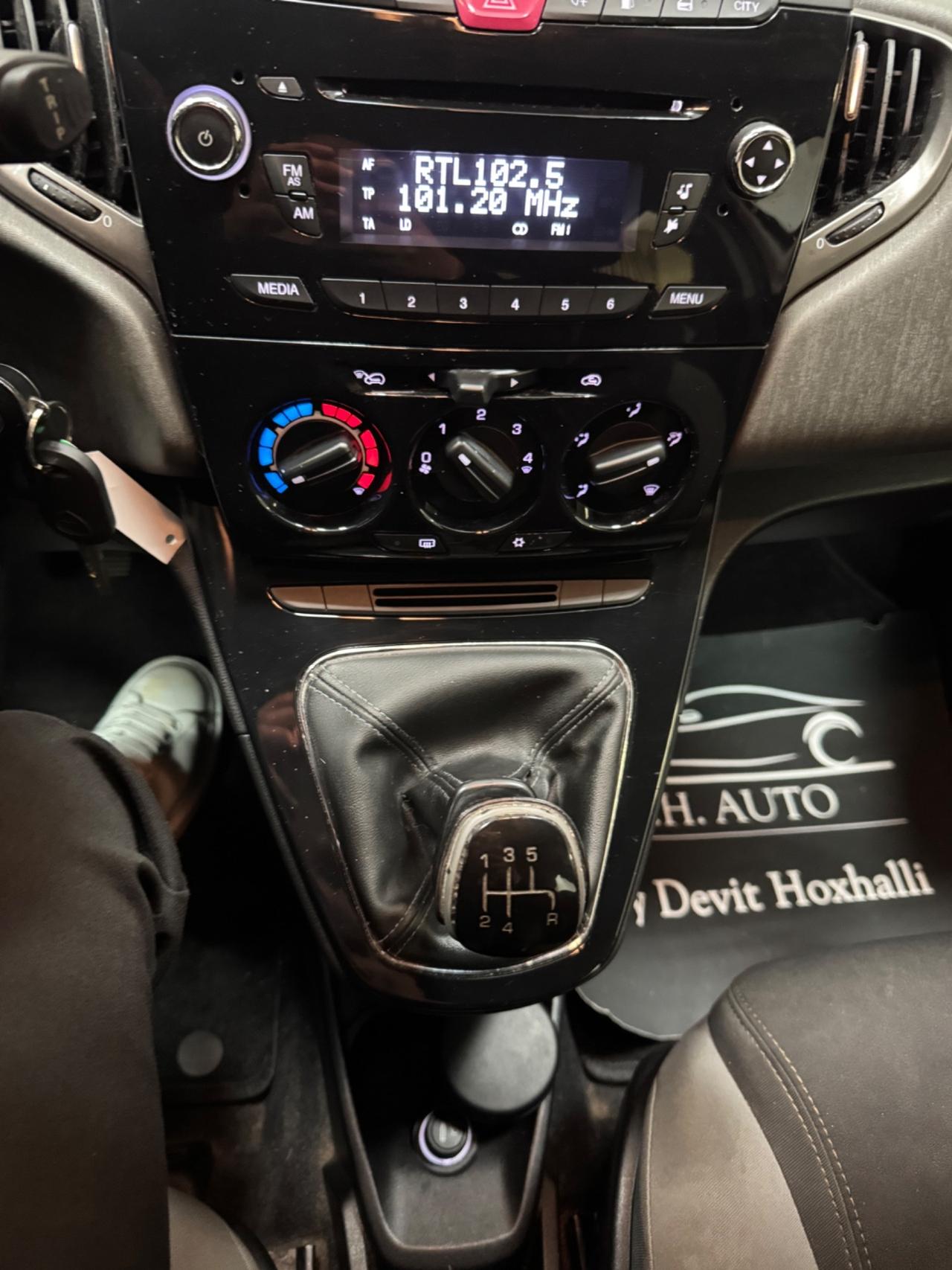 Lancia Ypsilon 1.2 69 CV 5 porte GPL Ecochic Platinum