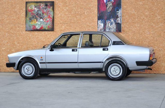 Alfa Romeo Alfetta 2.0 CEM restauro totale UNICA targa MI!