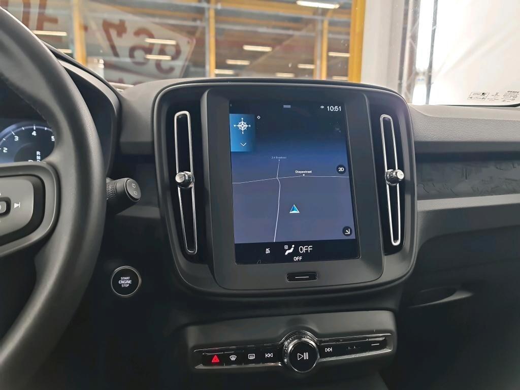 VOLVO XC40 1.5 T2 129CV 6M. MOMENTUM CORE ( FARI LED - COCKPIT - CRUISE - NAVI - PDC )