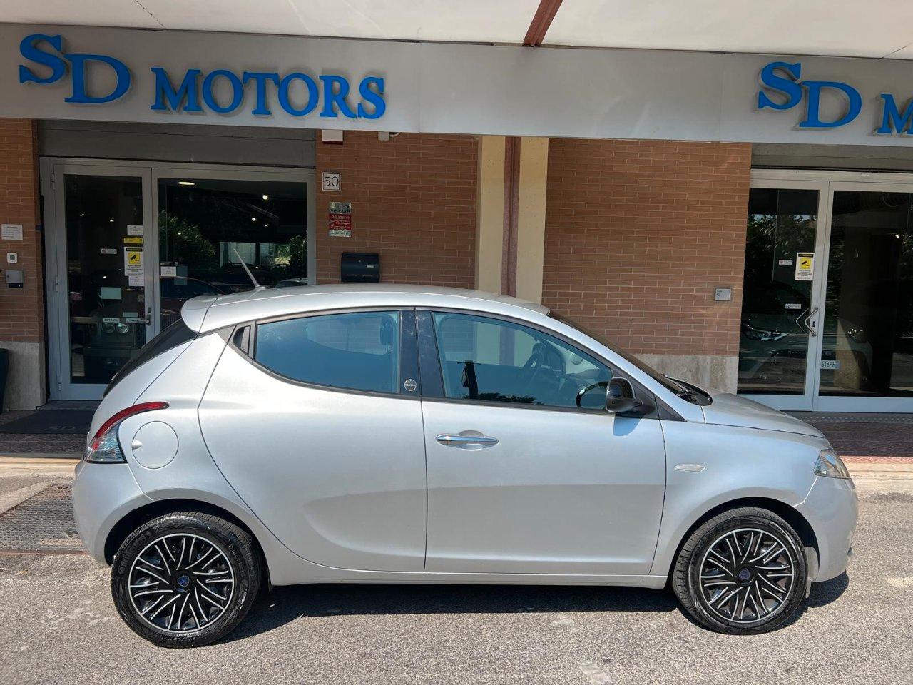Lancia Ypsilon 5 Porte Ypsilon 1.0 firefly hybrid Silver s&s 70cv *Promo SD 2026*