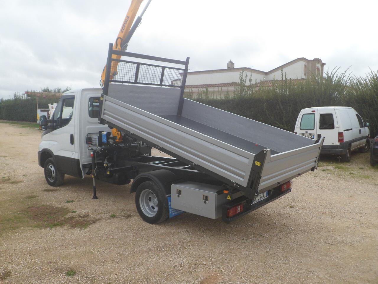 Iveco Daily 35c14 ribaltabile con gru