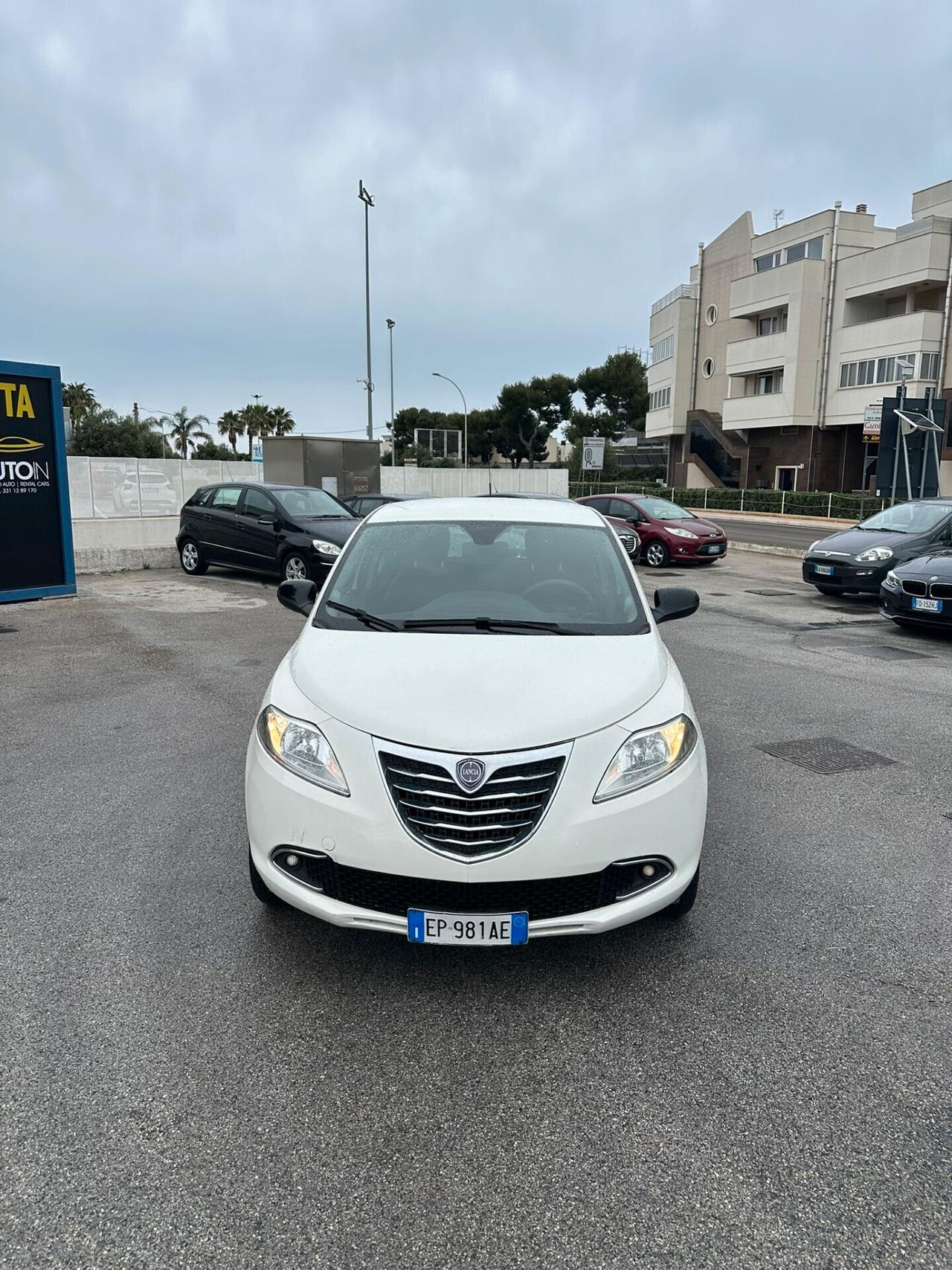 Lancia Ypsilon 0.9 TwinAir 85 CV 5 porte Metano Ecochic Gold NEOPATENTATI