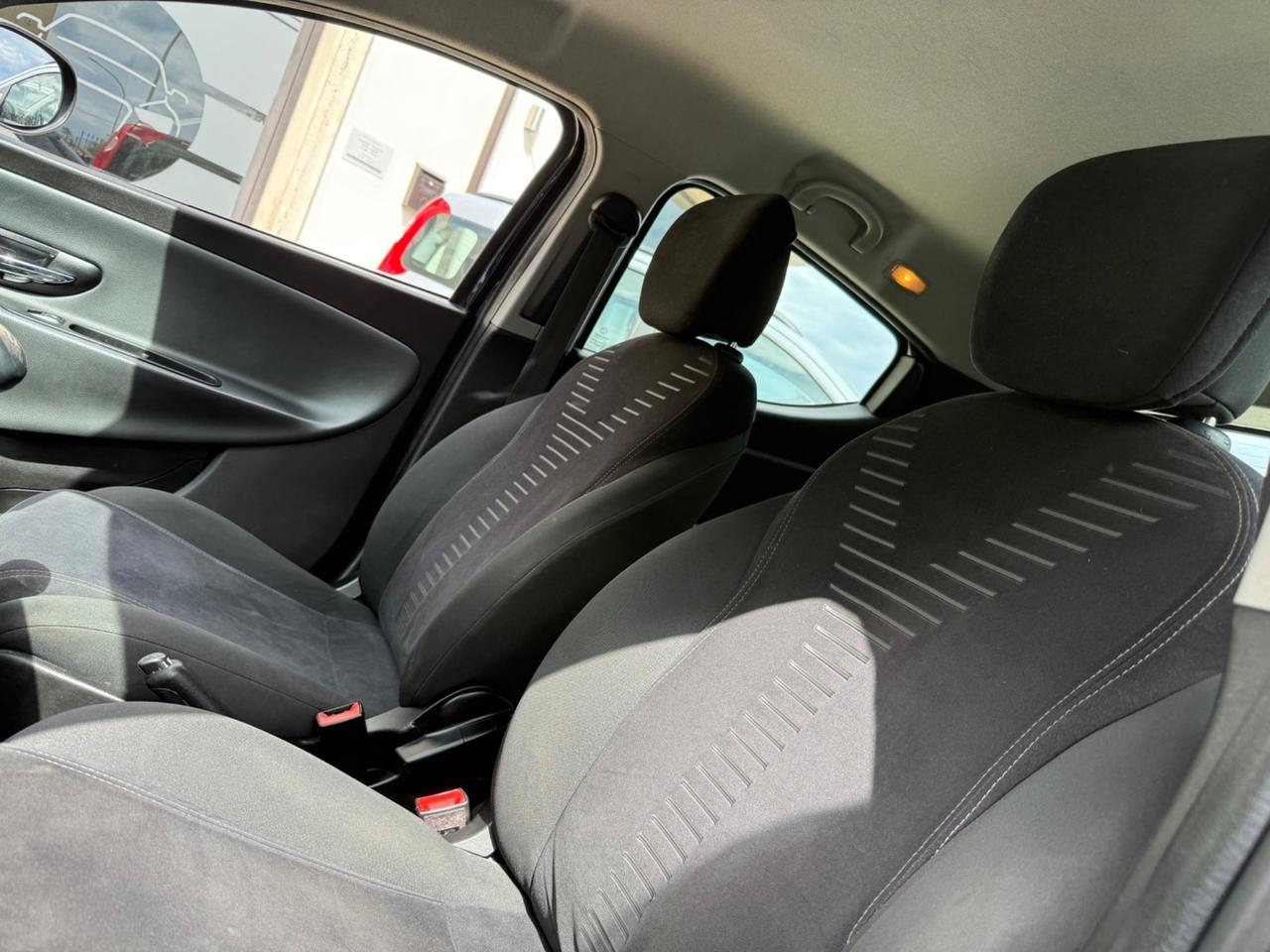 Lancia Ypsilon 1.2 69 CV 5 porte GPL Ecochic Silver