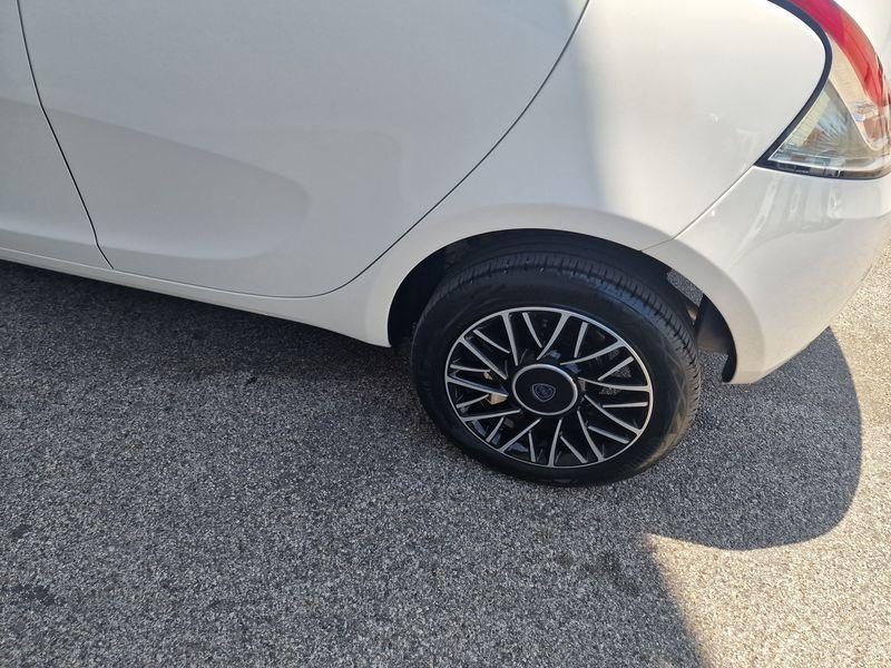 LANCIA Ypsilon 1.0 firefly hybrid Platino s&s 70cv